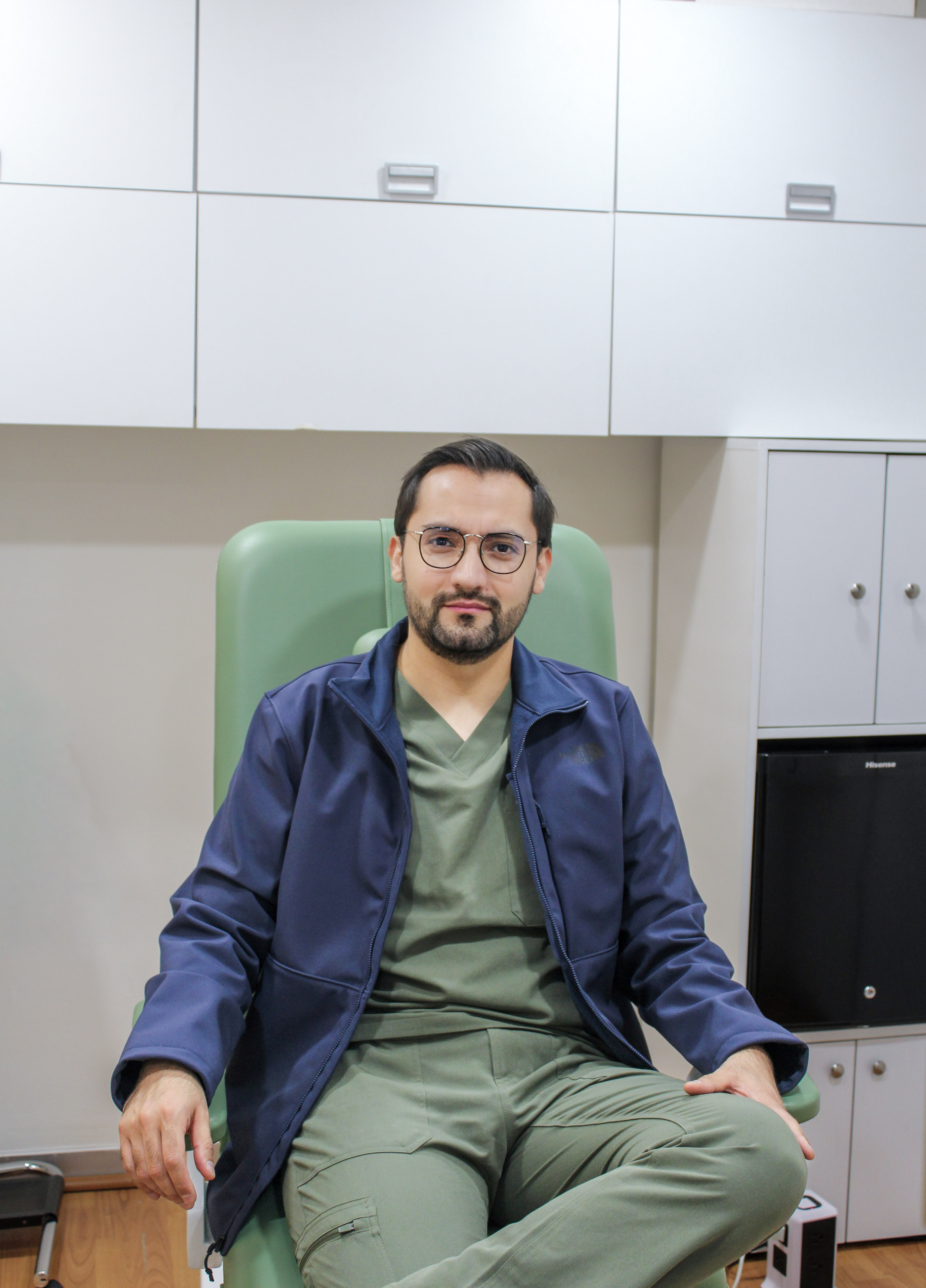 Sesión fotográfica profesional — Dr. Carlos Contreras