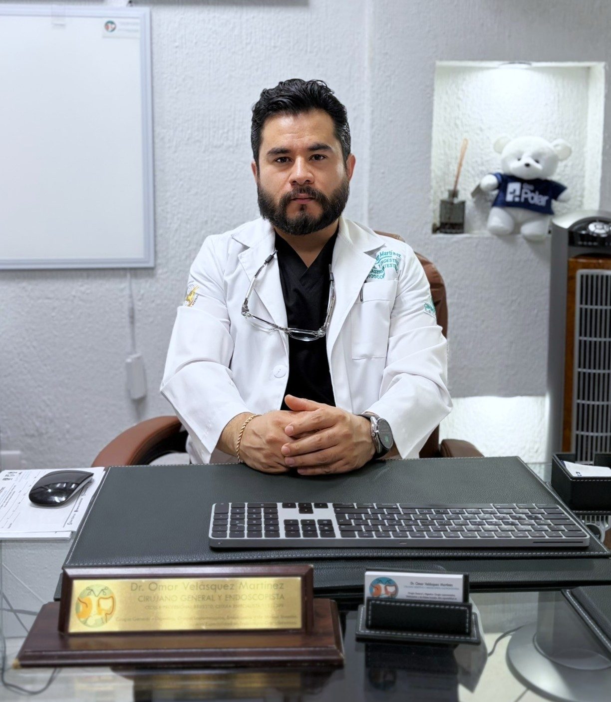 Sesión fotográfica profesional — Dr. Omar Velásquez
